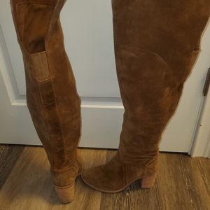 Knee high suade boots 👢